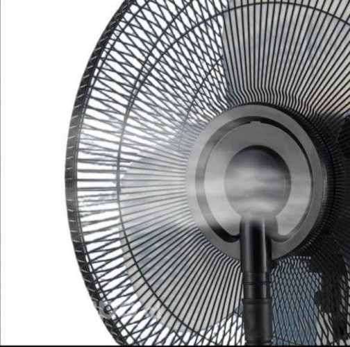 Ventilador nebulizador de aire con agua.
