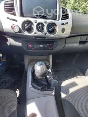 Mitsubishi l200 2015