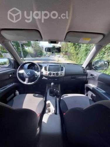 Mitsubishi l200 2015