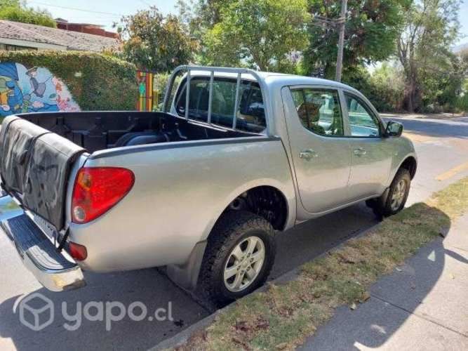 Mitsubishi l200 2015