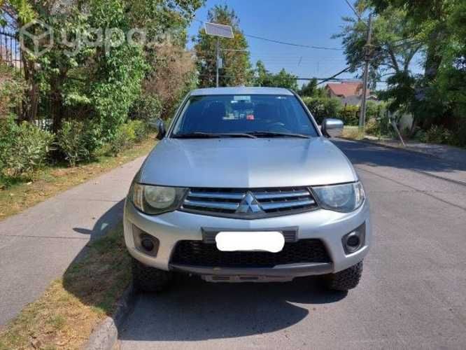 Mitsubishi l200 2015