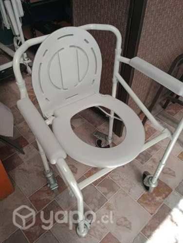 Silla de baño con ruedas