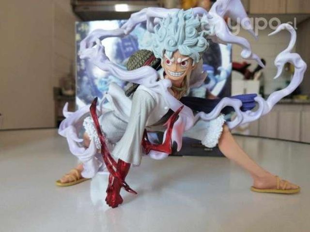 Figurita Luffy Gear 5 con caja