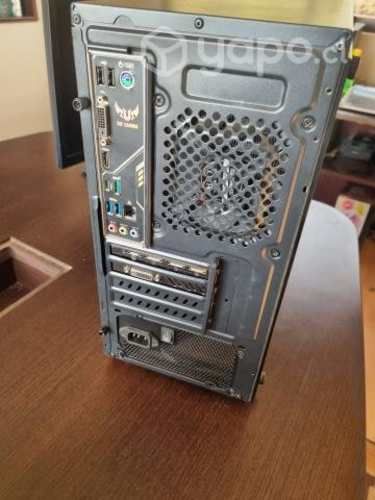 Computador de escritorio más monitor