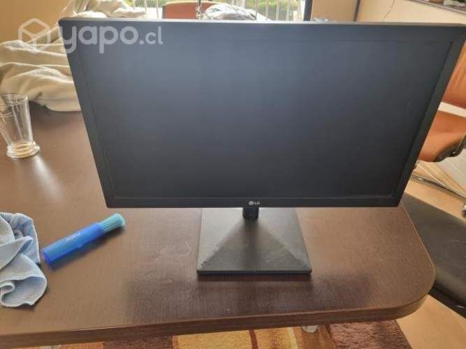 Computador de escritorio más monitor