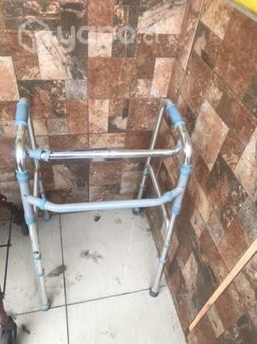 Silla de ruedas, muletas, andador y burrito