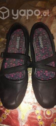 Zapatos de colegio para niña en excelente estado