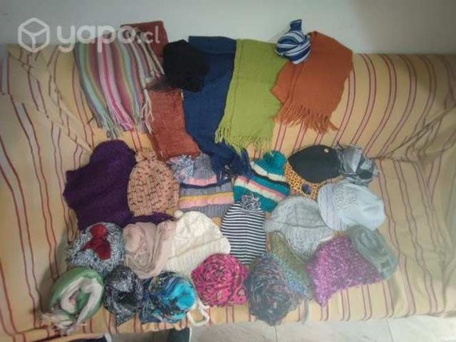 Lote de gorros y pañuelos