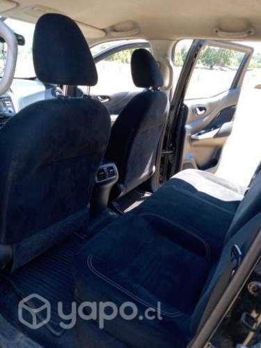 Vendo camioneta nissan np300 2015 4x4