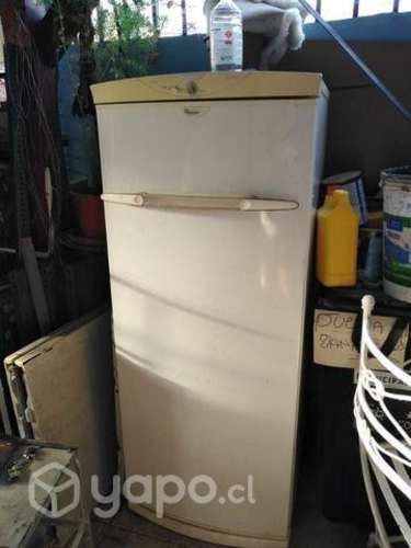 Refrigerador blanco en buen estado