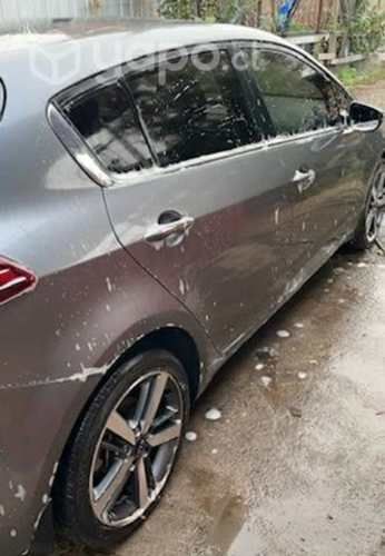 Kia cerato 5 top de línea