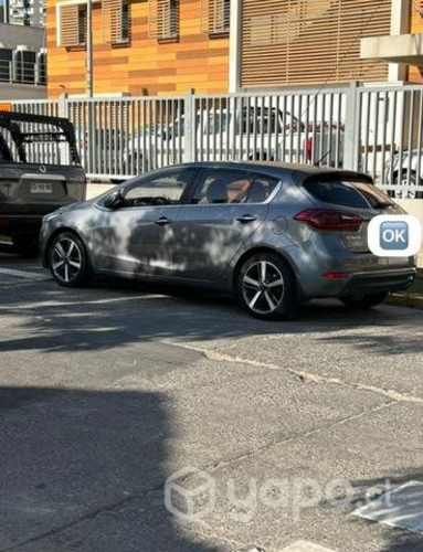 Kia cerato 5 top de línea