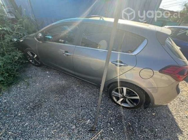Kia cerato 5 top de línea