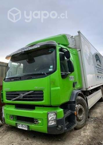 Camión Volvo Frigorífico - Zona Franca Punta Arena