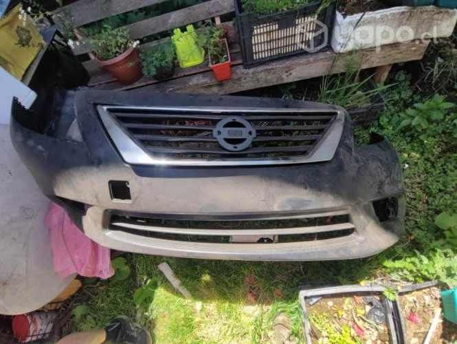 Parachoque delantero versa 2016