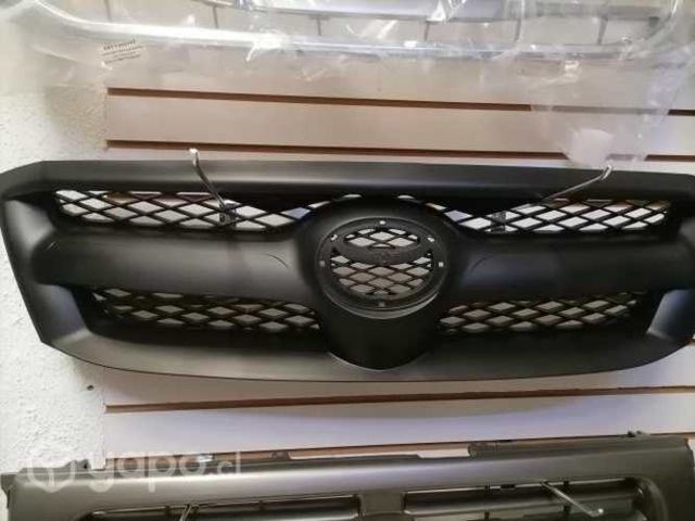 Mascara Toyota hilux 2005 al 2008