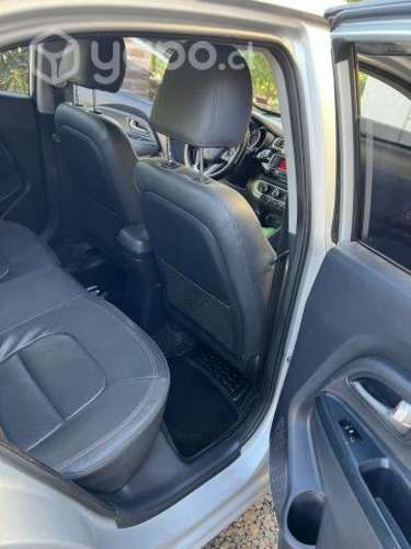 Kia río 5 sport top de línea