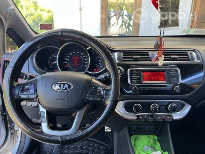 Kia río 5 sport top de línea