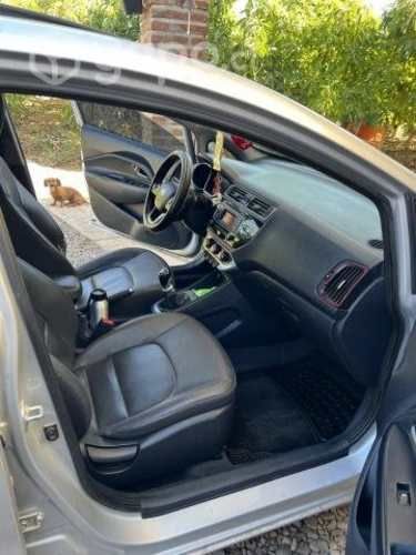 Kia río 5 sport top de línea