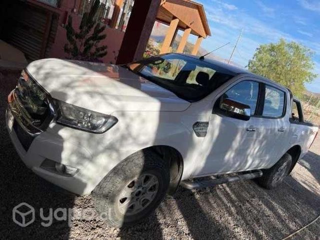 Vendo camioneta Ford en muy buen estado.