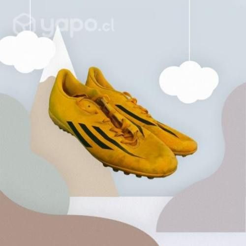 Zapatos futbolito adidas amarillos