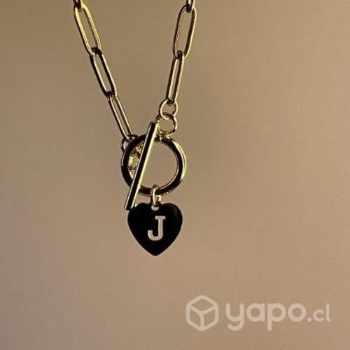 Collar de acero inoxidable dorado / Con letra