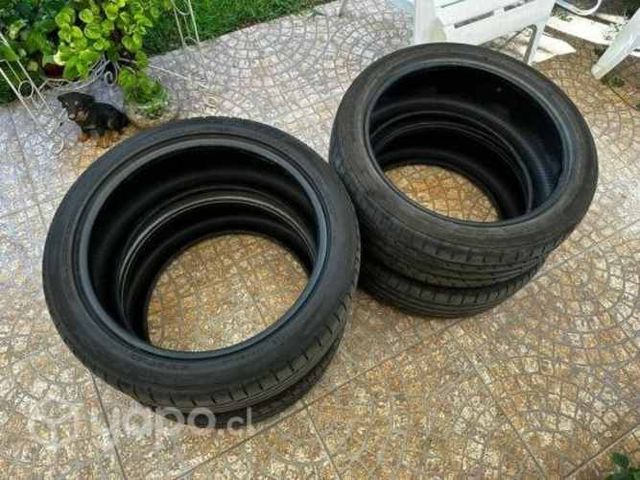 4 neumáticos aro 18 marca Dunlop y Toyo