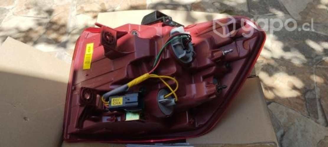 Foco kia carnival trasero izq