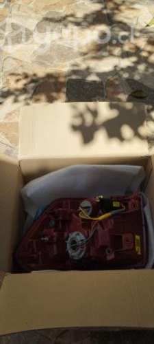 Foco kia carnival trasero izq