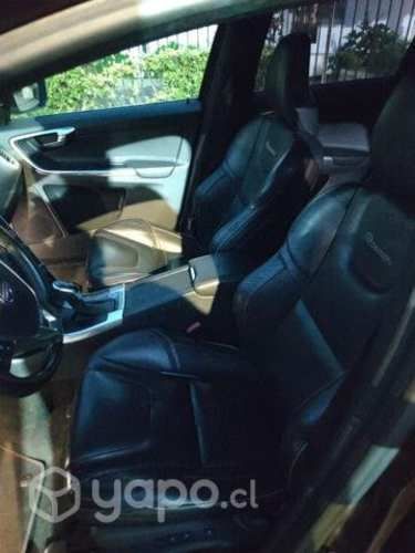 Marca Volvo modelo xc60 d5 r desing