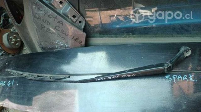 Brazo limpia parabrisas toyota yaris sport 14-17