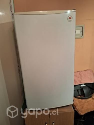 Vendo en muy buen estado refrigerador tamaño chico
