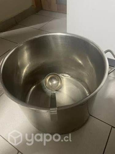 Fondo de acero 18/10 con cucharon 250cc