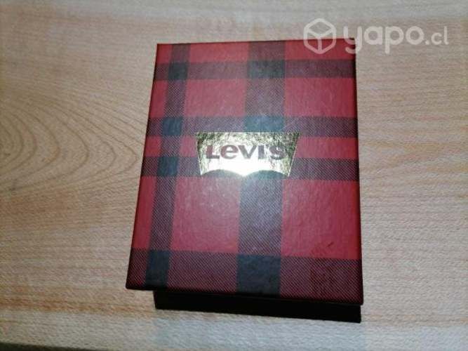 Billetera levis varon negra