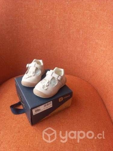 Lindo zapatito bebe niña