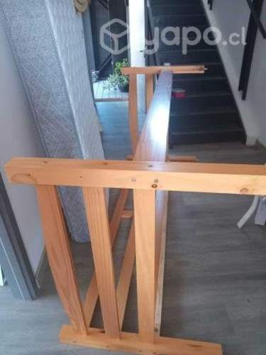 Camarote de madera casi nuevo con 2 colchone