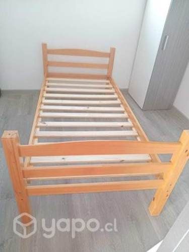 Camarote de madera casi nuevo con 2 colchone