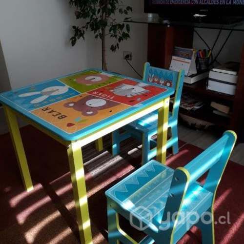 Bomita mesa o juego de colores comedor infantil .