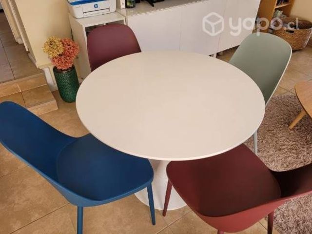 Mesa y sillas sala de estar