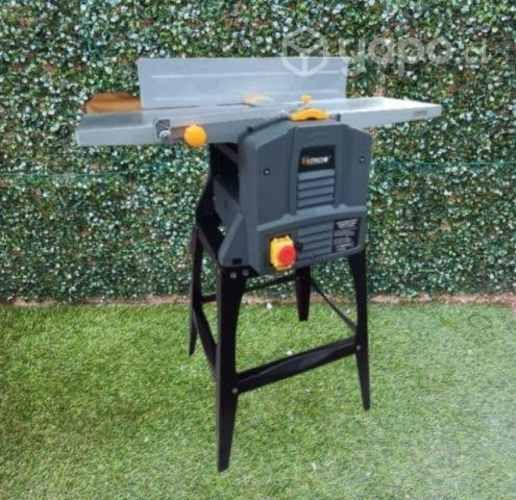 Cepilladora y ensambladora