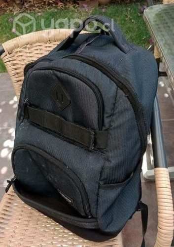 Mochila para computador Head 30 LTS buen estado