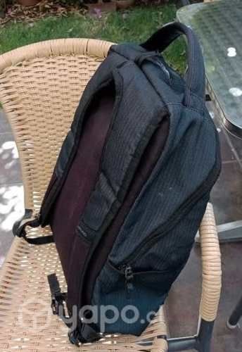 Mochila para computador Head 30 LTS buen estado