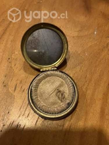 Antigua polvera francesa