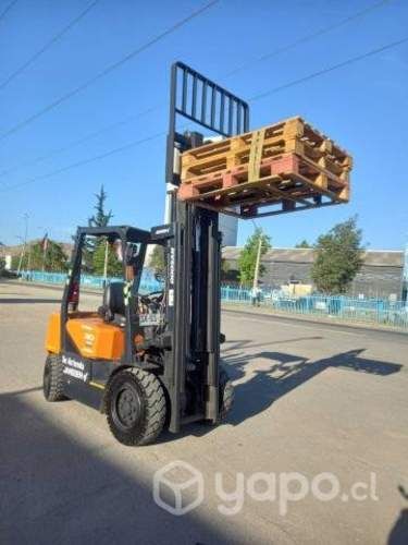 Arriendo grua horquilla 3000kg 24/6