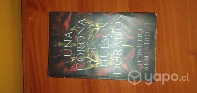 Una corona de huesos dorados