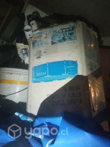 Piscina es grande 4585 litros de agua