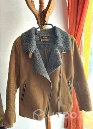 Chaqueta tipo aviadora con chiporro