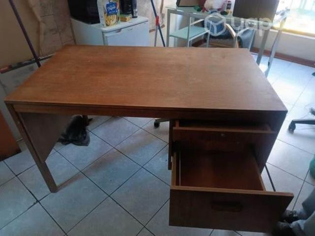 Escritorio de madera