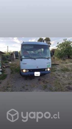 Se vende minibus mitsubishi rosa