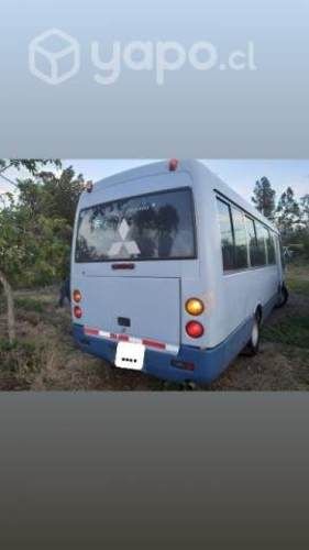 Se vende minibus mitsubishi rosa